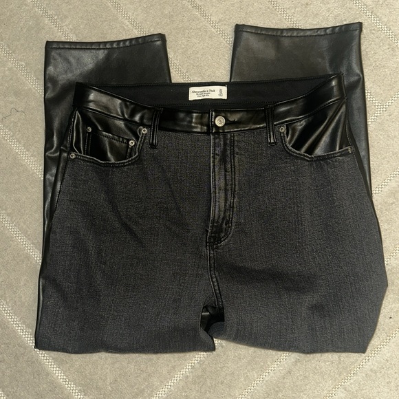 Abercrombie Ankle Straight Ultra High Rise Jeans - Picture 4 of 6